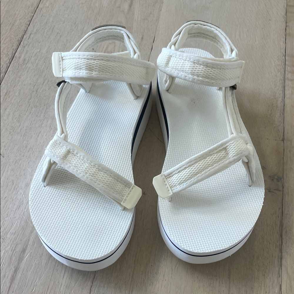 Teva Women's Flatform Universal Mesh Sandal Size 9